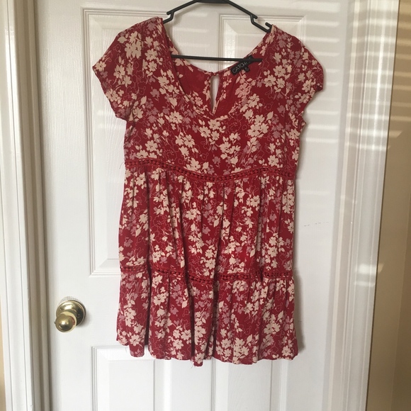 Spring/Summer Floral Top - Picture 2 of 4